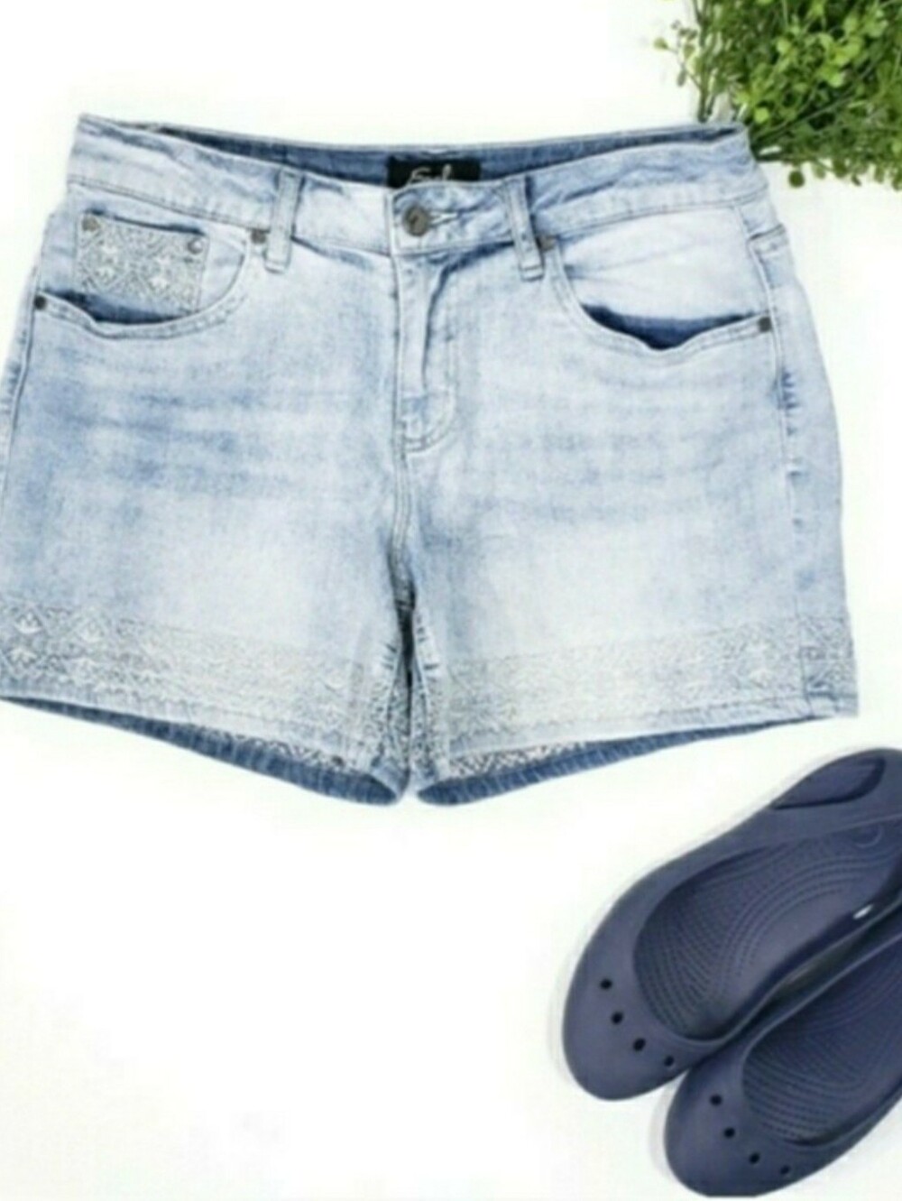 Earl Jeans Boho Embroidered Jeans Shorts